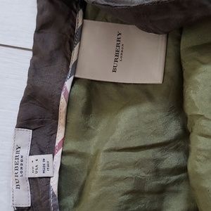Burberry  100 % silk medi skirt sz S
